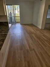 18324 NW 68th Ave in Hialeah, FL - Foto de edificio - Building Photo