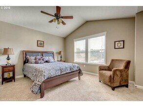 215 N 33rd Ct in Ridgefield, WA - Foto de edificio - Building Photo