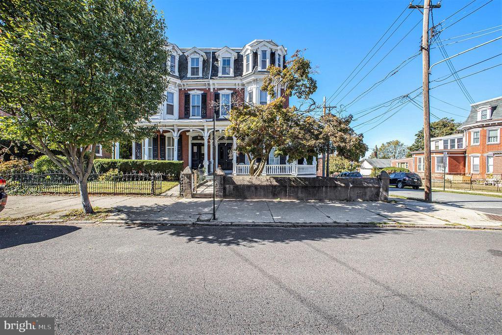 136 Gay St in Phoenixville, PA - Foto de edificio