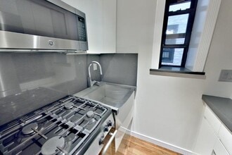 209 E 25th St in New York, NY - Building Photo - Building Photo