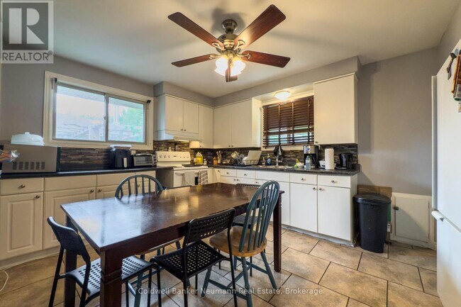 27 Julia Dr in Guelph, ON - Building Photo - Building Photo