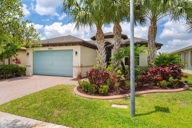 12054 SW Bennington Cir in Port St. Lucie, FL - Building Photo - Building Photo