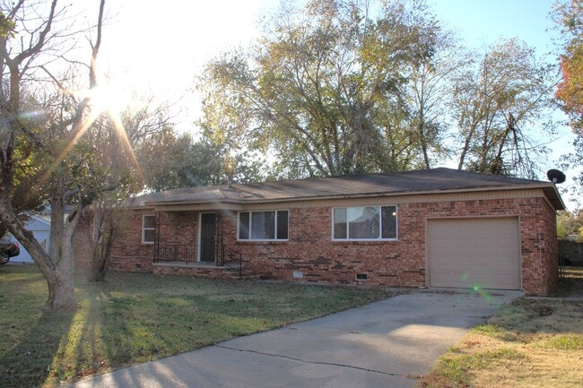 property at 1816 Magnolia Dr
