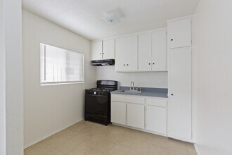 Drew St in Los Angeles, CA - Building Photo - Building Photo