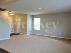 8128 Wildwood Farms Dr in Indianapolis, IN - Foto de edificio - Building Photo