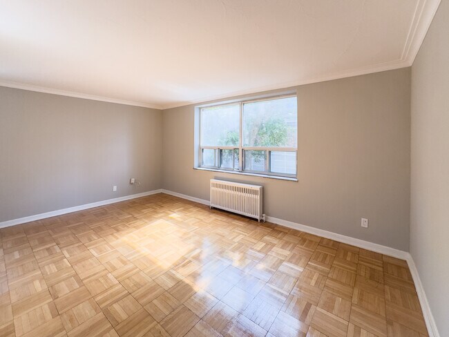 1675 Eglinton Avenue West in Toronto, ON - Building Photo - Building Photo