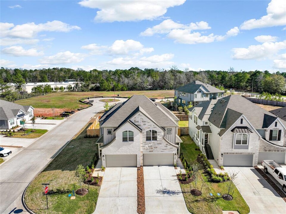 607 Silver Pear Ct in Montgomery, TX - Building Photo