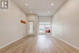 20 Azzarello Ln in Toronto, ON - Building Photo - Building Photo