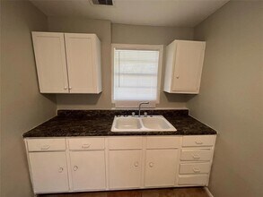 1129 4th Ave N in Texas City, TX - Building Photo - Building Photo