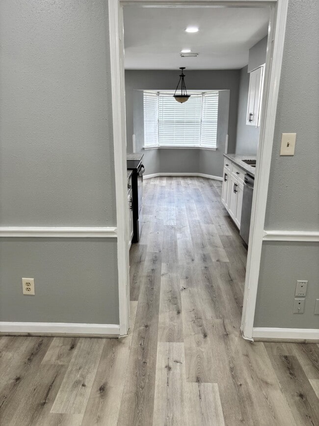 property at 815 Pebbleshire Dr