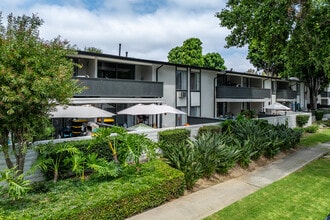 The Arbors Santa Ana in Santa Ana, CA - Foto de edificio - Building Photo