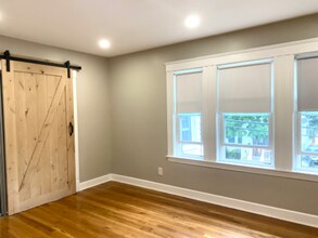 347 Vermont St, Unit 2b in Boston, MA - Foto de edificio - Building Photo