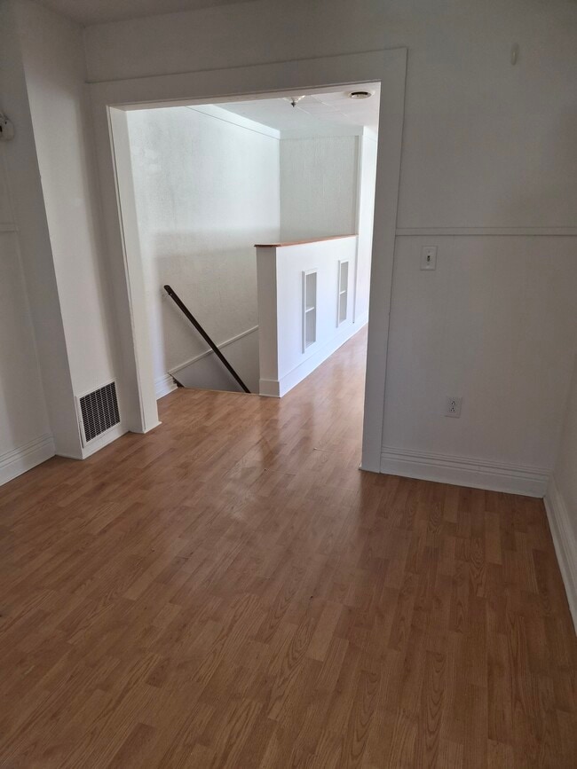 53 Cherry St, Unit 53c in Glens Falls, NY - Foto de edificio - Building Photo