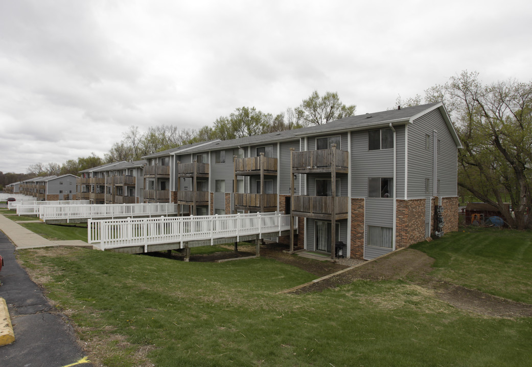 West Winds Apartments in Clive, IA - Foto de edificio