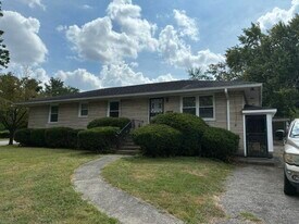132 Greenbriar Rd in Lexington, KY - Building Photo