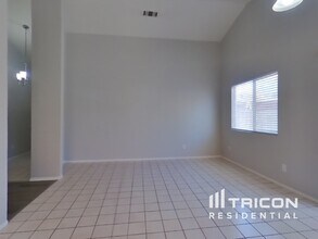 14806 Rosemary Dr in Victorville, CA - Building Photo - Building Photo