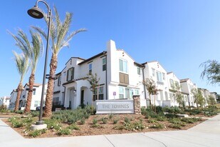 30436 Town Square Dr in Menifee, CA - Building Photo