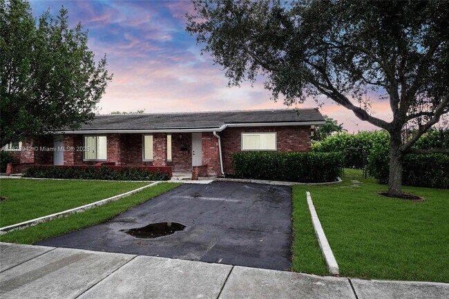 7516 NW 44th Ct in Coral Springs, FL - Building Photo - Building Photo