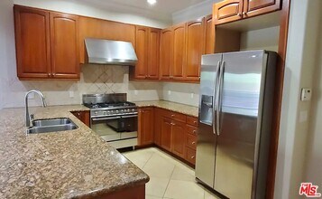 1135 S Shenandoah St in Los Angeles, CA - Building Photo - Building Photo