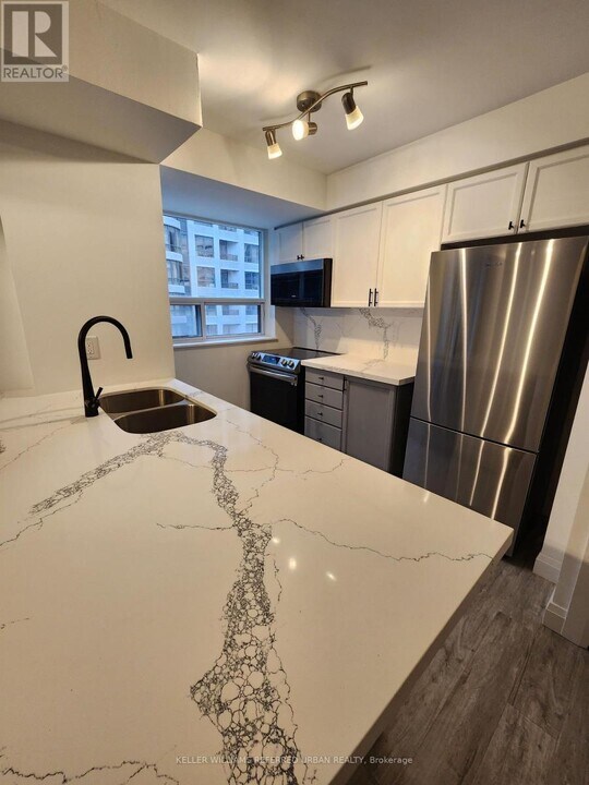 30-1430 Hayden St in Toronto, ON - Building Photo