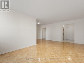 1385 Midland Ave in Toronto, ON - Building Photo - Building Photo