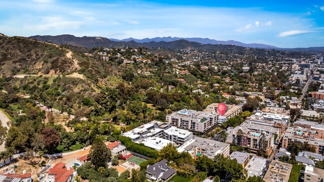 7259 Hillside Ave, Unit 102 in Los Angeles, CA - Building Photo - Building Photo