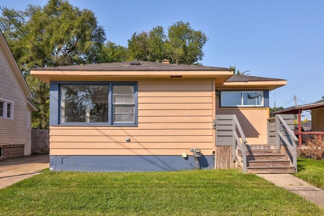 property at 2507 Prescott Ave