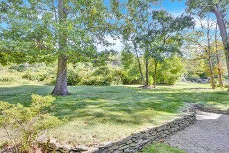 42 Stonewyck Rd in Chatham Township, NJ - Building Photo - Building Photo
