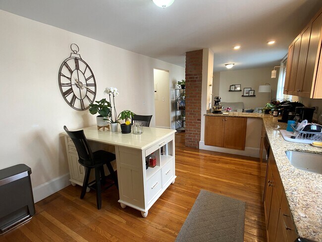 78 Ten Hills Rd, Unit 1