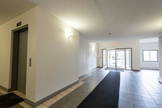11446 40 Av NW in Edmonton, AB - Building Photo - Building Photo