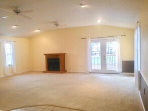 4912 Upland Dr in Alexandria, VA - Foto de edificio - Building Photo