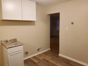 8131 W Villard Ave in Milwaukee, WI - Building Photo - Building Photo