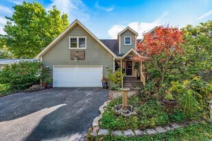 31 W Harrison Rd in Lombard, IL - Building Photo