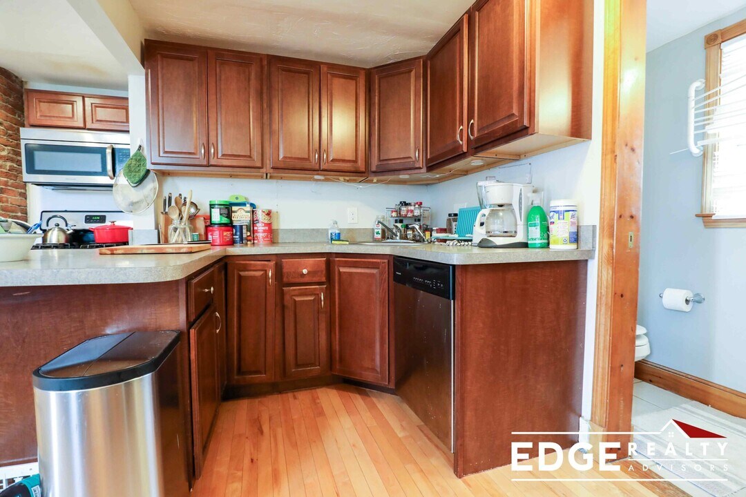 13 Cottage Ln in Watertown, MA - Foto de edificio