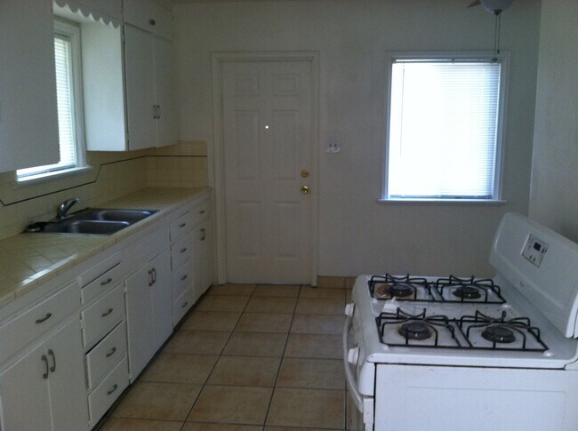 431-433 F St in Bakersfield, CA - Building Photo - Building Photo