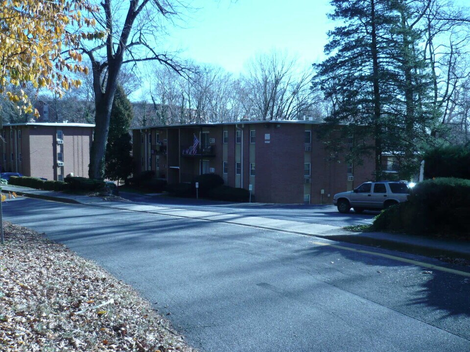 302 River Rd, Unit River Terrace Co-Op in Wilmington, DE - Building Photo