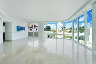 300 South Pointe Dr, Unit 405 in Miami Beach, FL - Building Photo - Building Photo