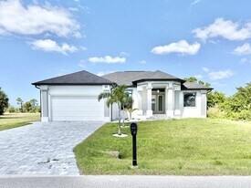 20 Coxswain Dr in Placida, FL - Building Photo