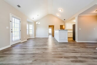 1009 Crystal Brook Way in Monroe, GA - Foto de edificio - Building Photo