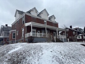 1103 Walnut Ave NE in Canton, OH - Building Photo