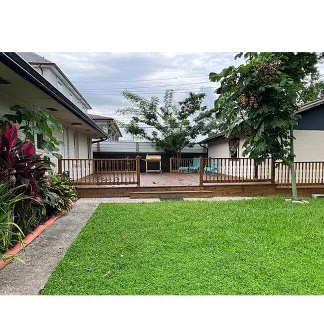 property at 912 Houma Blvd