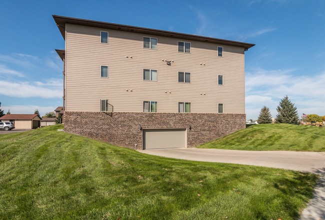 Mills Ridge Apartments in Brookings, SD - Building Photo - Building Photo