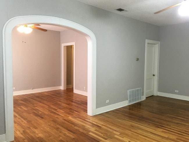 715 E Elmira St in San Antonio, TX - Foto de edificio - Building Photo
