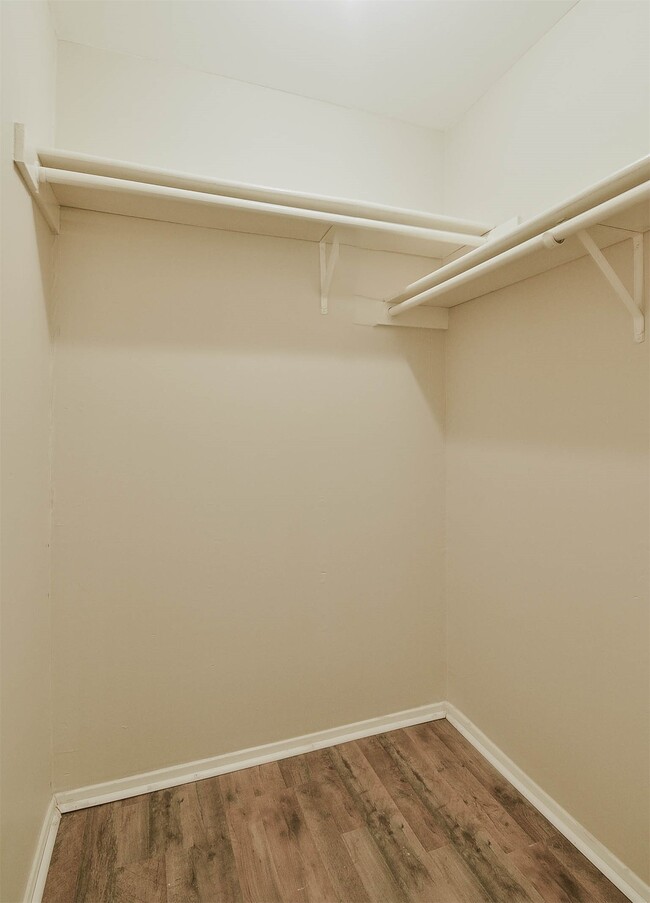 property at 2915 Valley Rose Dr