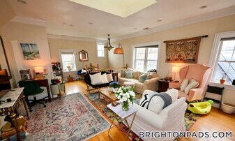 55 Hobart St, Unit 2 in Boston, MA - Building Photo