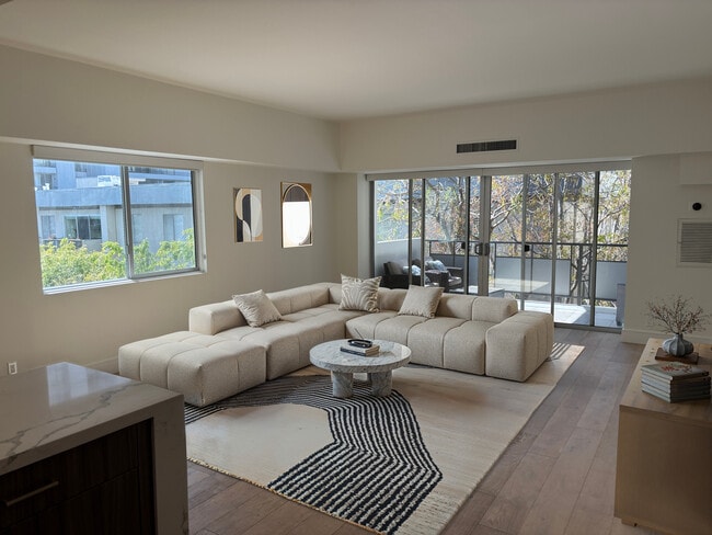 1155 N La Cienega Blvd, Unit 305 in West Hollywood, CA - Building Photo - Building Photo