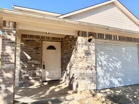 2337 Bloomfield Dr in Arlington, TX - Building Photo