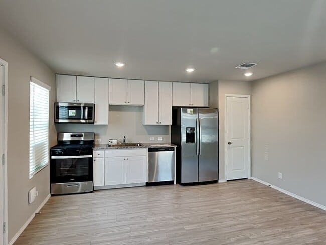 5450 Verdugos Pl in San Antonio, TX - Building Photo - Building Photo