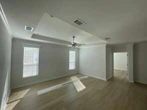 34808 Robins Song Rd in Zephyrhills, FL - Building Photo - Building Photo