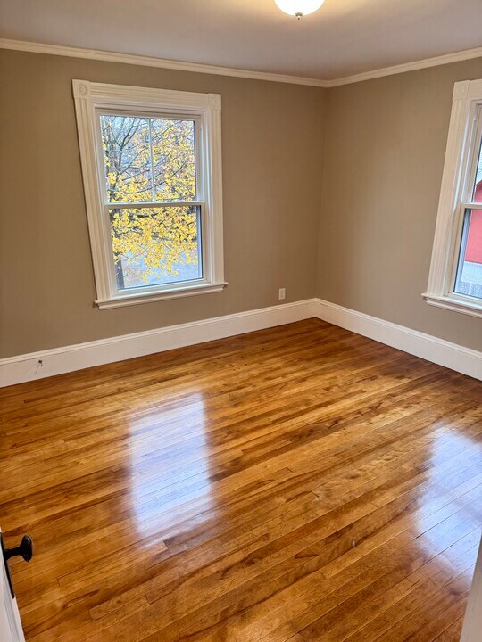 12 Crosby St, Unit 12 Crosby St #2 in Augusta, ME - Foto de edificio